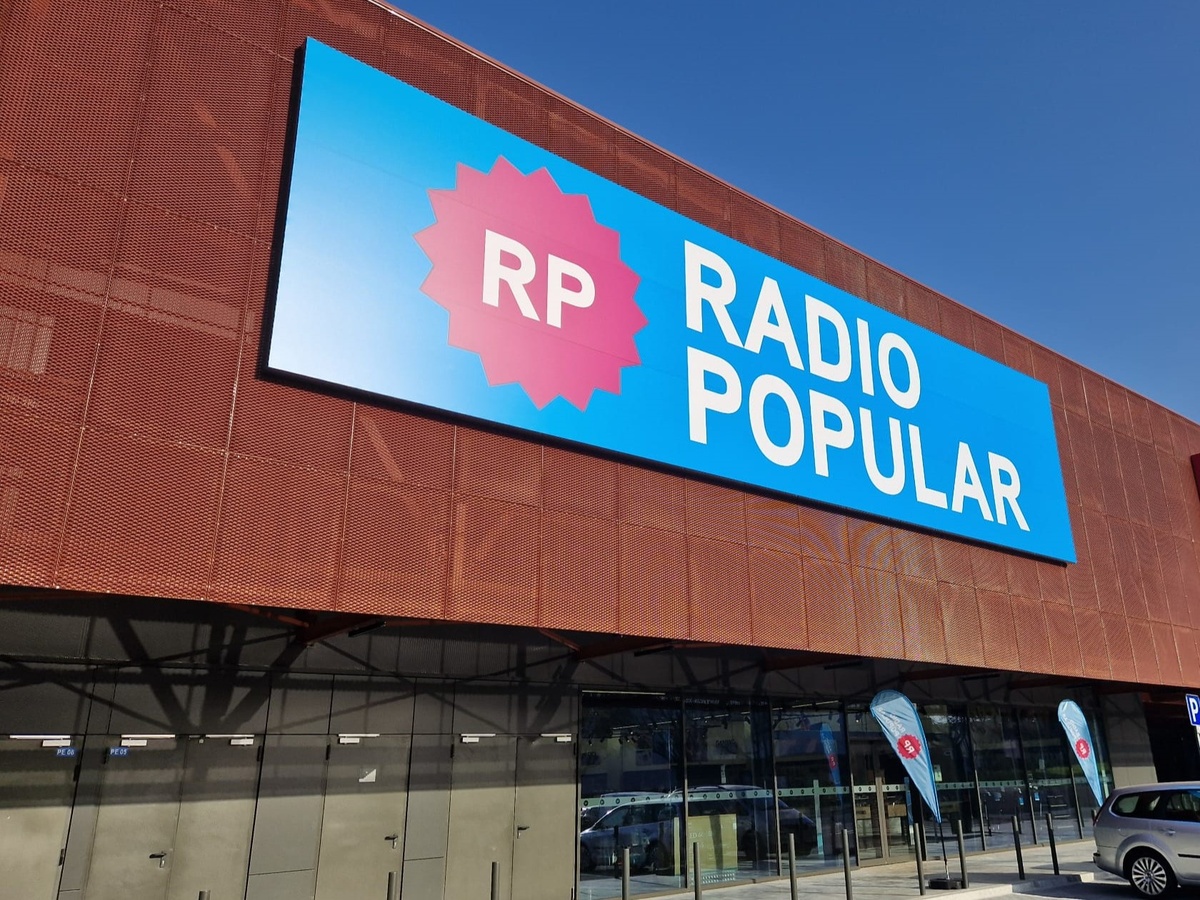 Decoração da nova loja Rádio Popular
